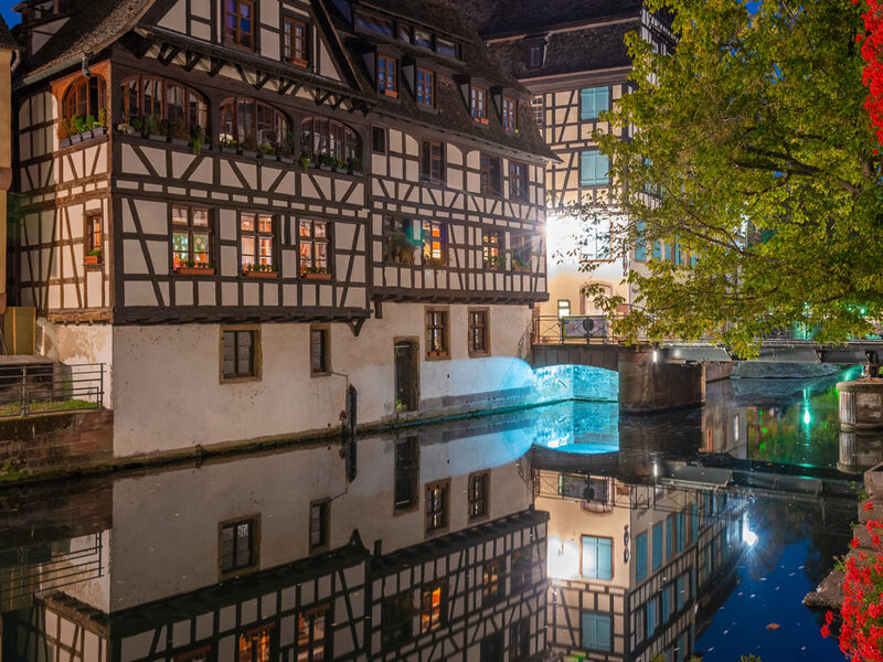 İzmir'den Direkt Hareket Görkemli Rüya Üçgeni Almanya - Fransa - İsviçre 3 Gece - SunExpress ile 27 Mayıs (Kurban Bayramı Özel) AT1293